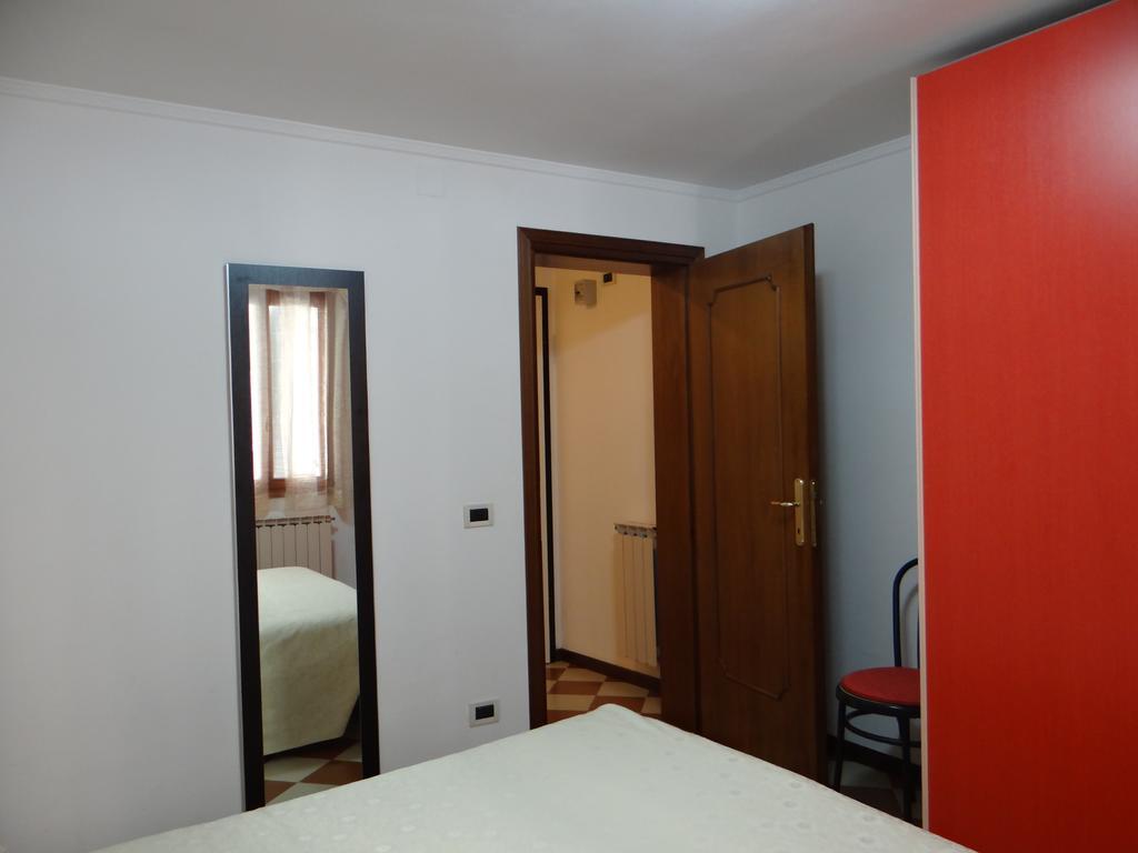 Appartamento Al Ghetto Vecchio Венеция Стая снимка